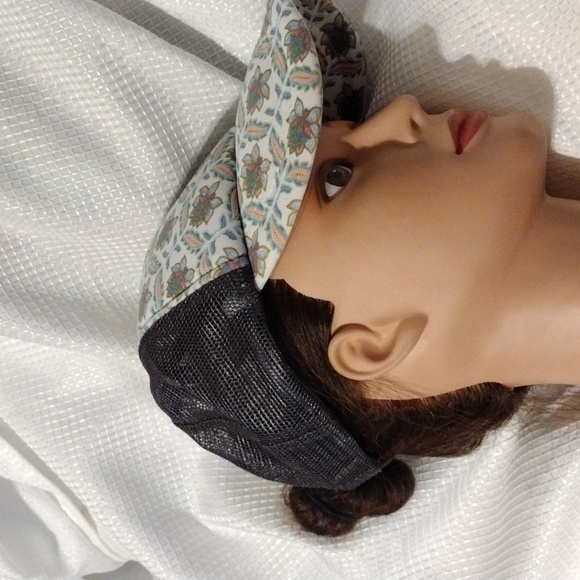 O'NEILL Surf & Sun Floral Trucker Hat Baseball Cap Snap Back Mesh One Size NWOT - Picture 2 of 10